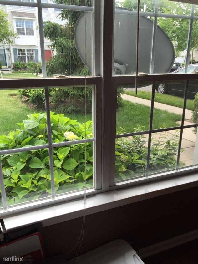 9 Giera Ct, Parlin, NJ 08859 Condo for Rent in Parlin, NJ