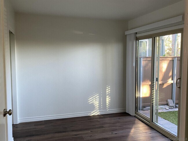 Building Photo - 10822 Esmeraldas Dr