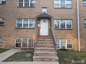 Building Photo - 143 College Dr