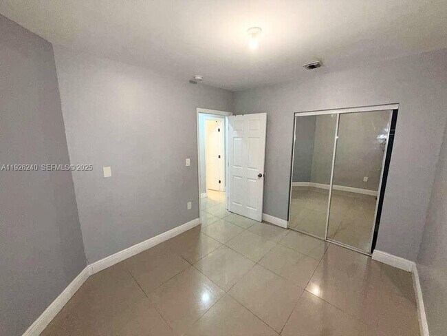 Foto del edificio - 170 NW 204th St