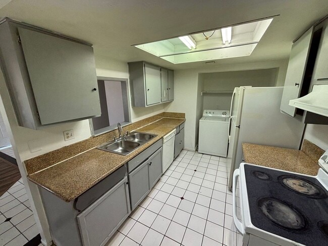 Building Photo - 6991 Kepler Dr