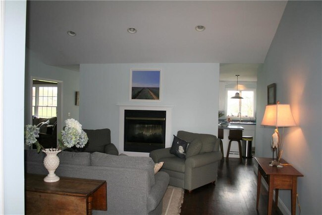 Foto del edificio - 80 Howland Ave