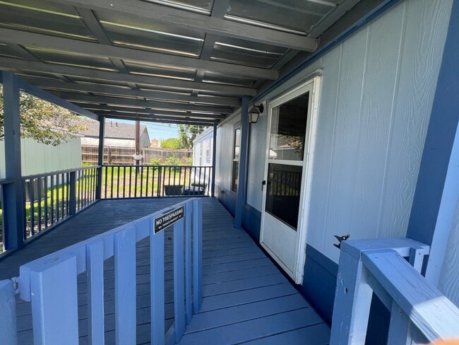 Building Photo - 503 Uhland Rd