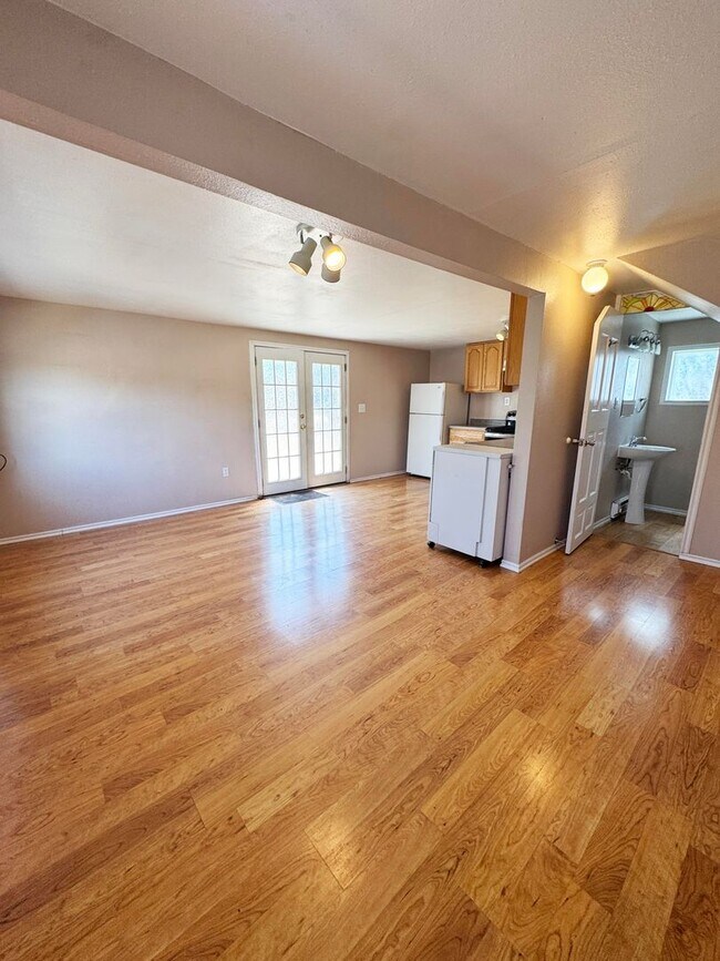 Foto del edificio - End unit-1 Bedroom/1 Bath