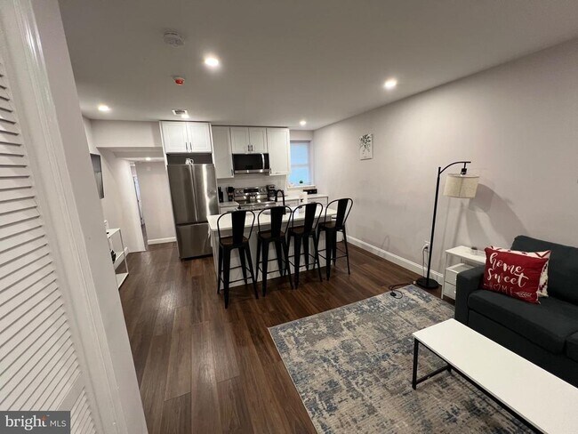 Foto del edificio - 1985 N 63rd St