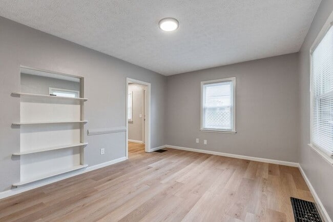 Building Photo - 751 E Tulane Rd