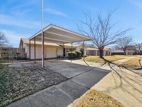 Building Photo - 725 Ruidoso Dr