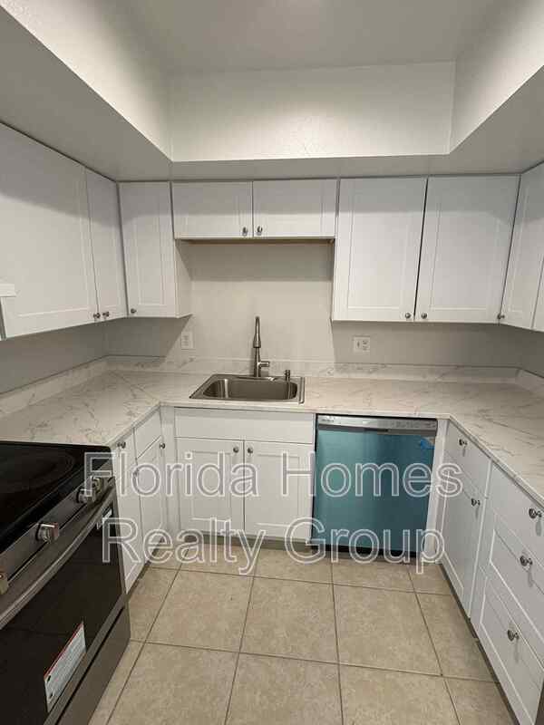 Building Photo - 1830 Maravilla Ave