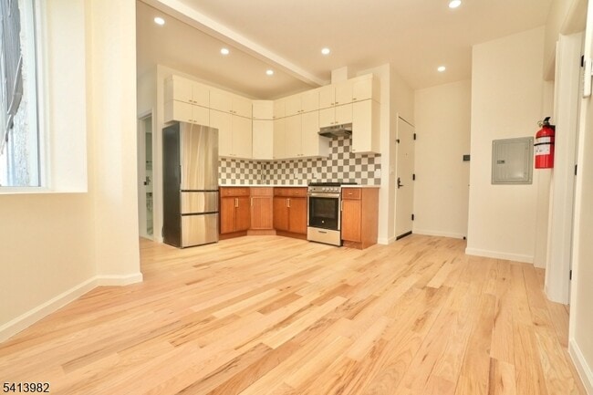 Building Photo - 15 Palisade Ave