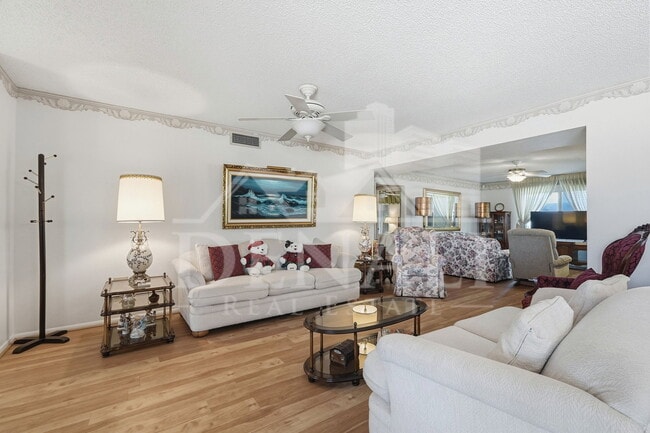 Building Photo - 9807 W Mockingbird Dr