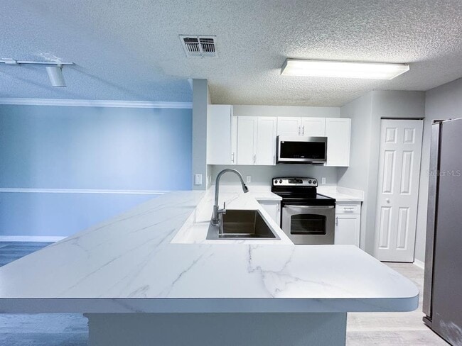 Foto del edificio - 1919 Summer Club Dr