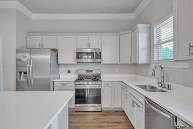 Building Photo - 7248 Kenilworth Crossing Ave