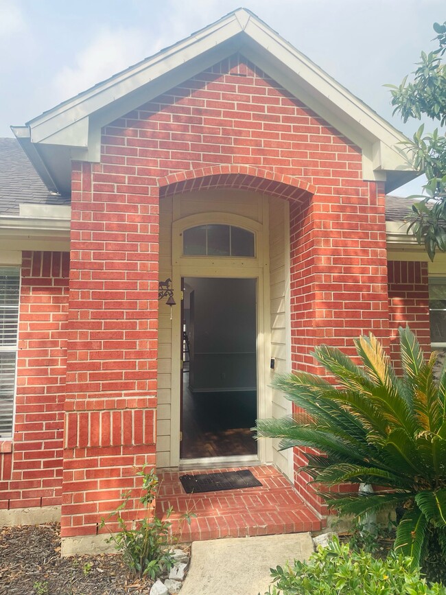 Foto del edificio - 3110 Keithwood Dr