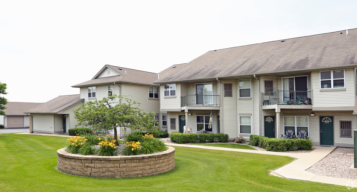 Beautifully Landscaped - The Seasons Apartments