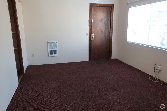 Building Photo - 412 Yakima St