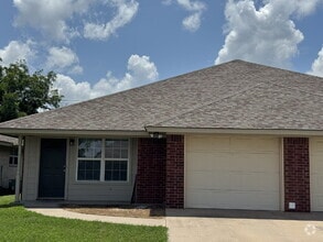 Building Photo - 1828 N Paddock Ave