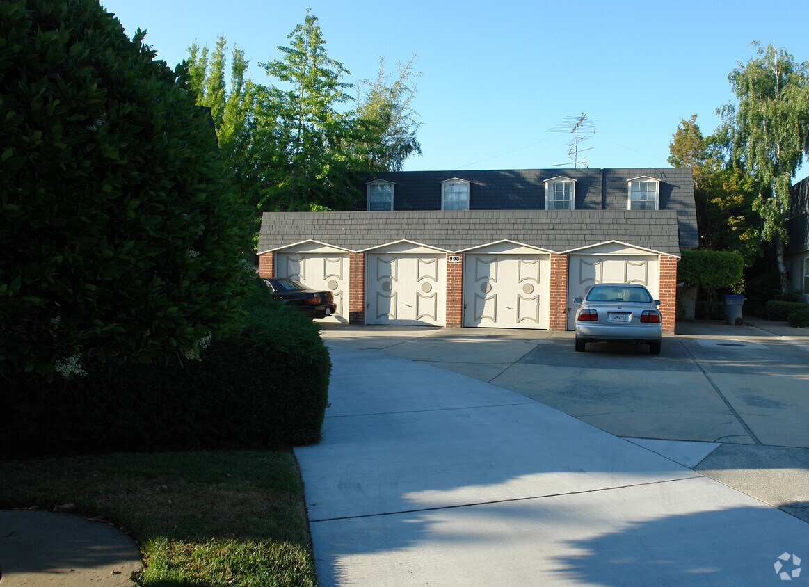 Foto principal - 998 Ponderosa Ave