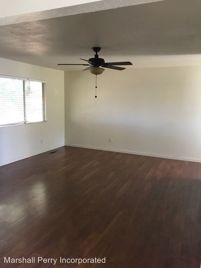 Foto del edificio - 4919 Roselle Ave