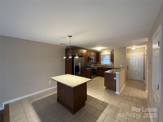 Foto del edificio - 9801 Emerald Point Dr
