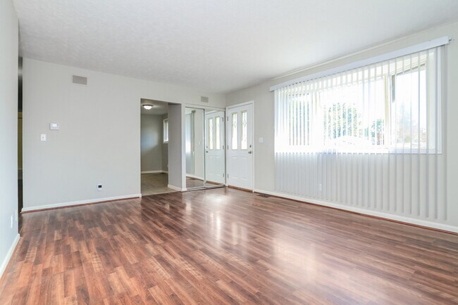 Building Photo - 800 Kenmar Dr