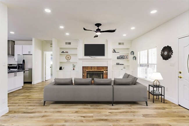 Photo - 1306 Lakeside Dr House