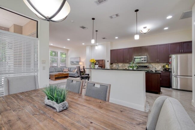 Foto del edificio - 2312 Thornton Rd