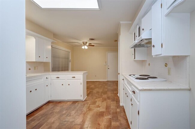 Foto del edificio - 6543 Kury Ln