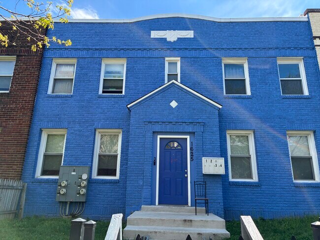Foto del edificio - 1625 E St NE