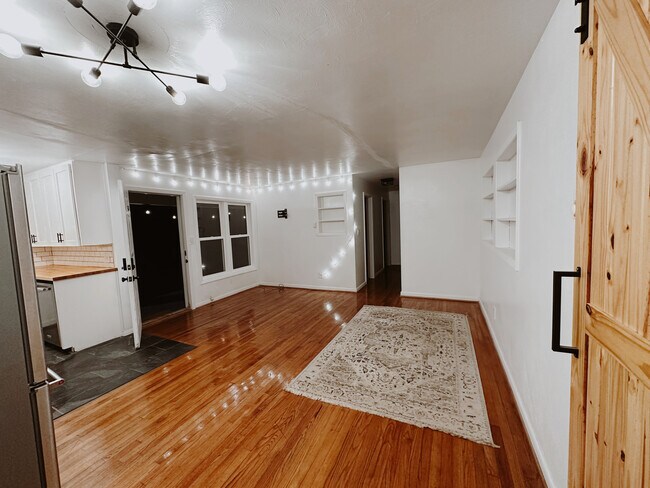 Sala de estar - vista alternativa - 9275 1st St