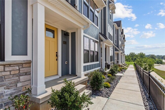 Building Photo - 16523 Yellow Wood Dr