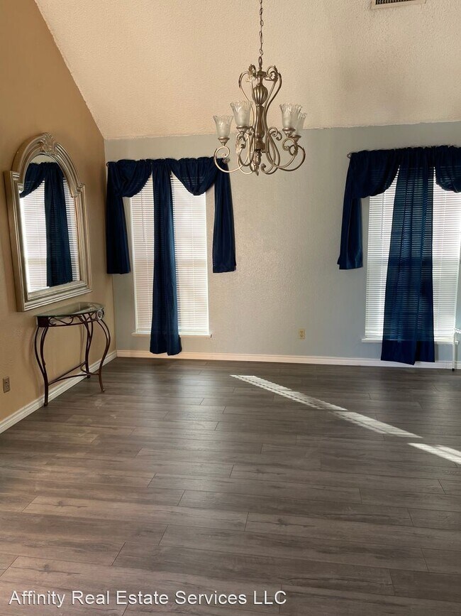 Foto del edificio - 3 br, 2 bath House - 420 Russell