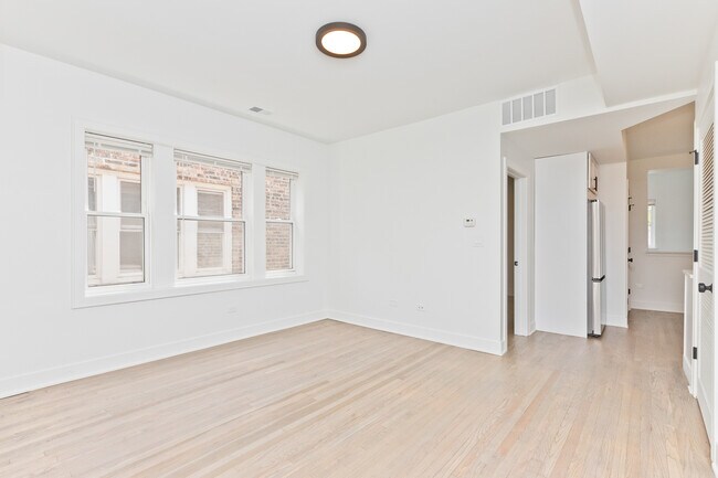 Foto del edificio - 2468 N Lincoln Ave