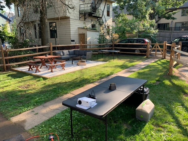 Building Photo - 122-124 Mansfield St