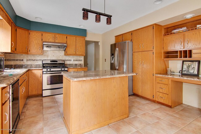 Building Photo - 41 Kettle Creek Dr