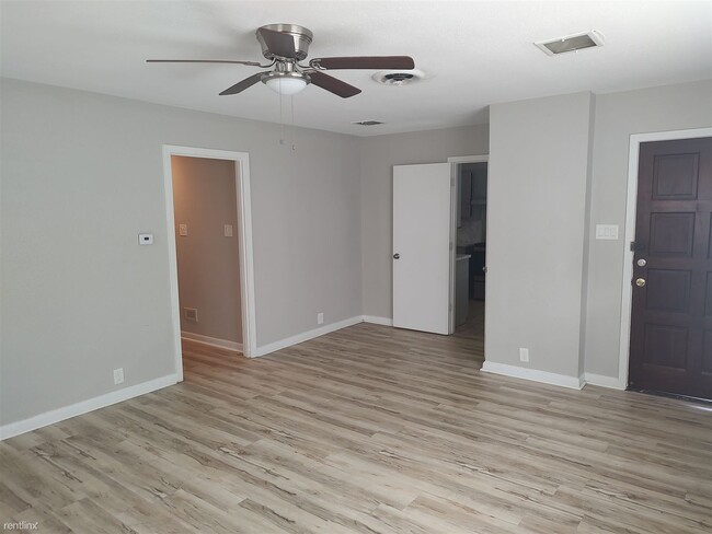 Foto del edificio - 3 br, 1.5 bath House - 5455 Bettes Lane