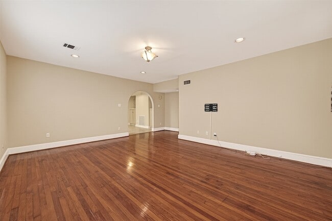 Photo - 1807 Crocker St Apartment