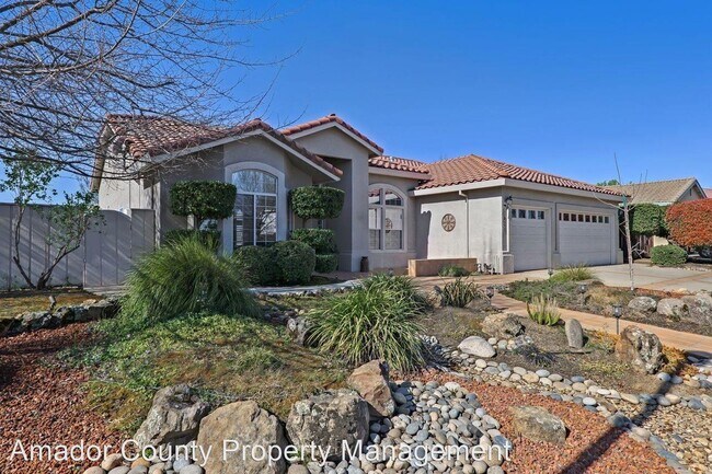 Foto del edificio - 3 br, 2 bath House - 621 Fairway Dr