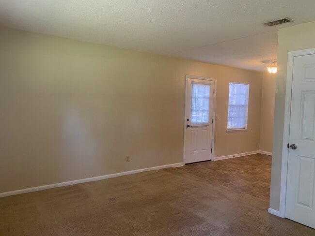 Building Photo - 522 Ashmore Rd