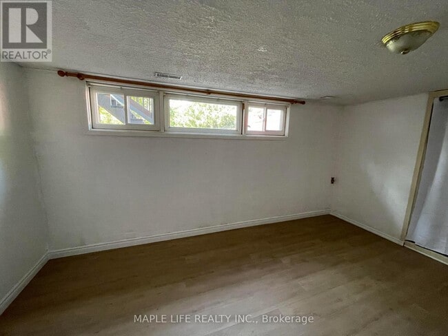 Building Photo - 886bsmt Srigley St