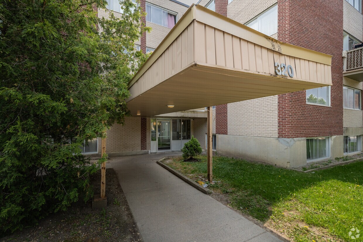 Photo du bâtiment - 320 Boul Thompson