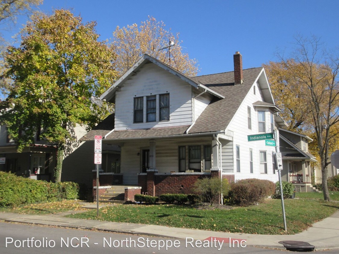 Primary Photo - 2250 Indianola Ave
