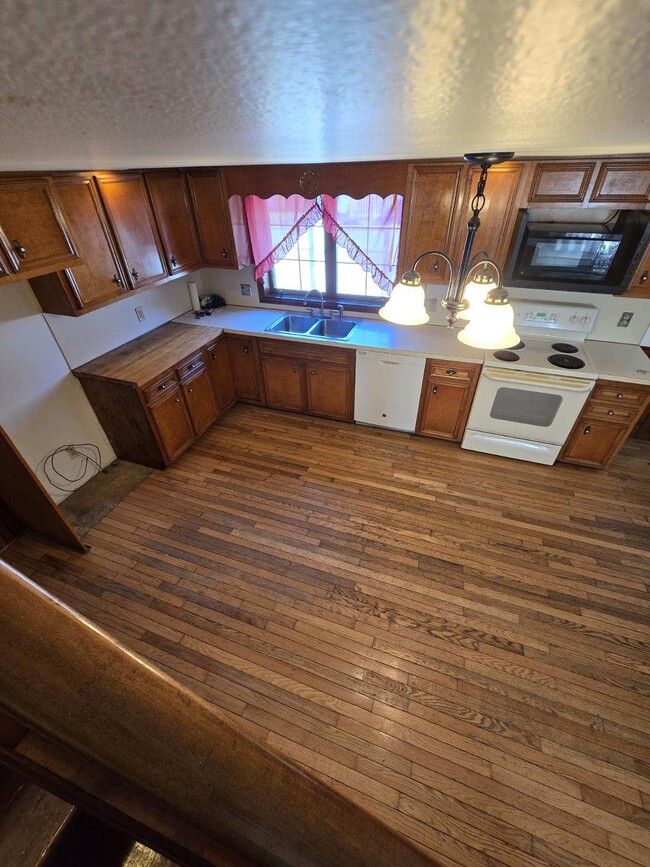 Building Photo - 1584 PA-106