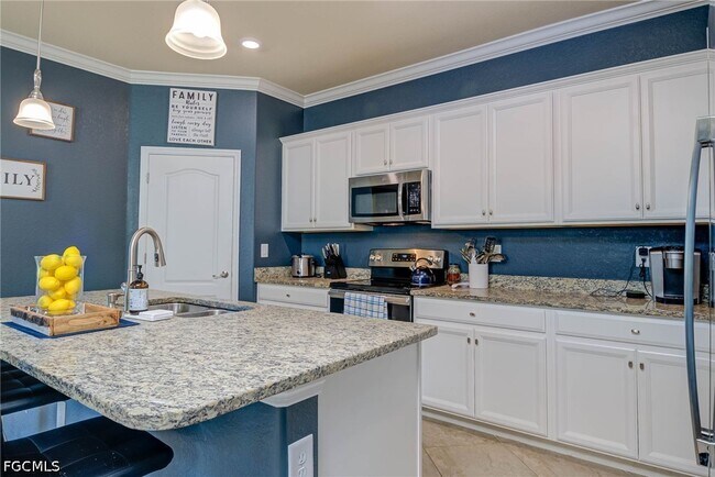 Building Photo - 3652 E Hampton Cir