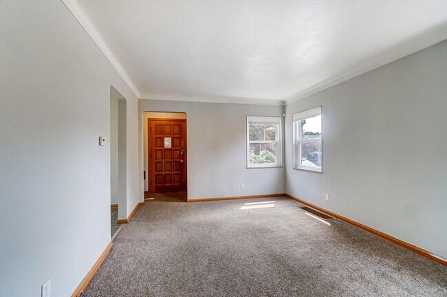 Foto del edificio - 347 Darrow Ave