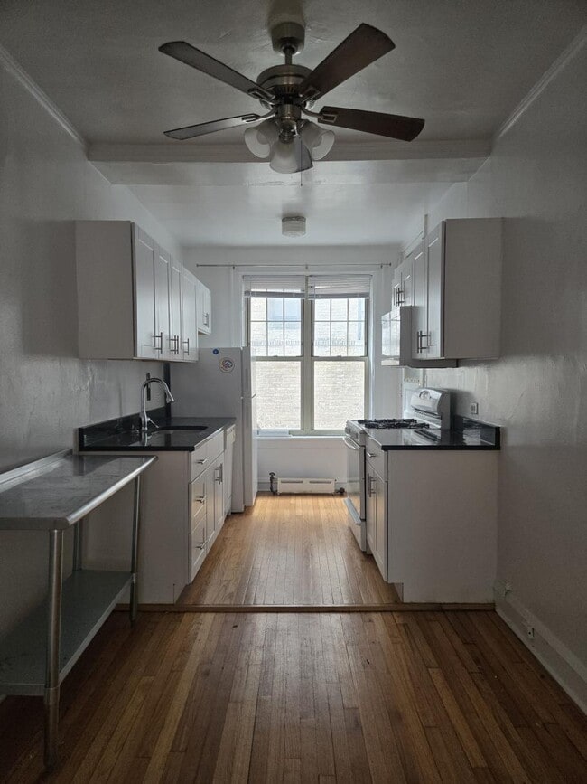 Building Photo - 907 Elmwood Ave