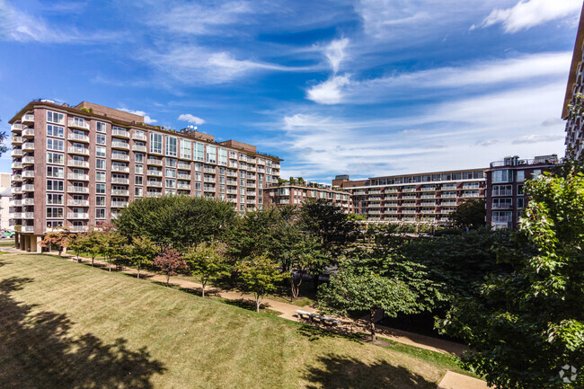 500 N St SW - Harbour Square