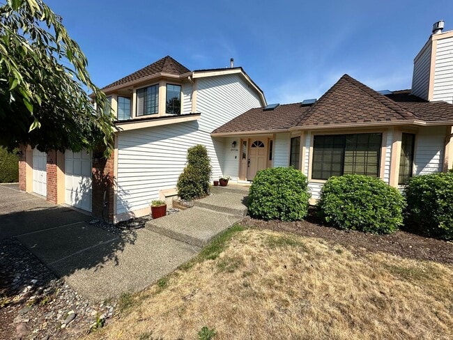 Building Photo - Stunning large 3 bedroom home in West Aubu...