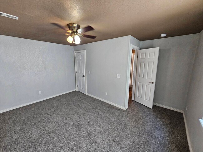 Building Photo - 7431 Araia Dr