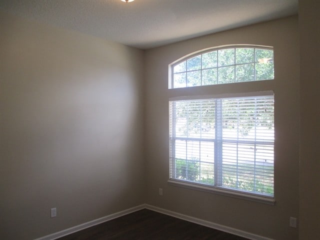 Foto del edificio - 940 Steeple Chase Ln