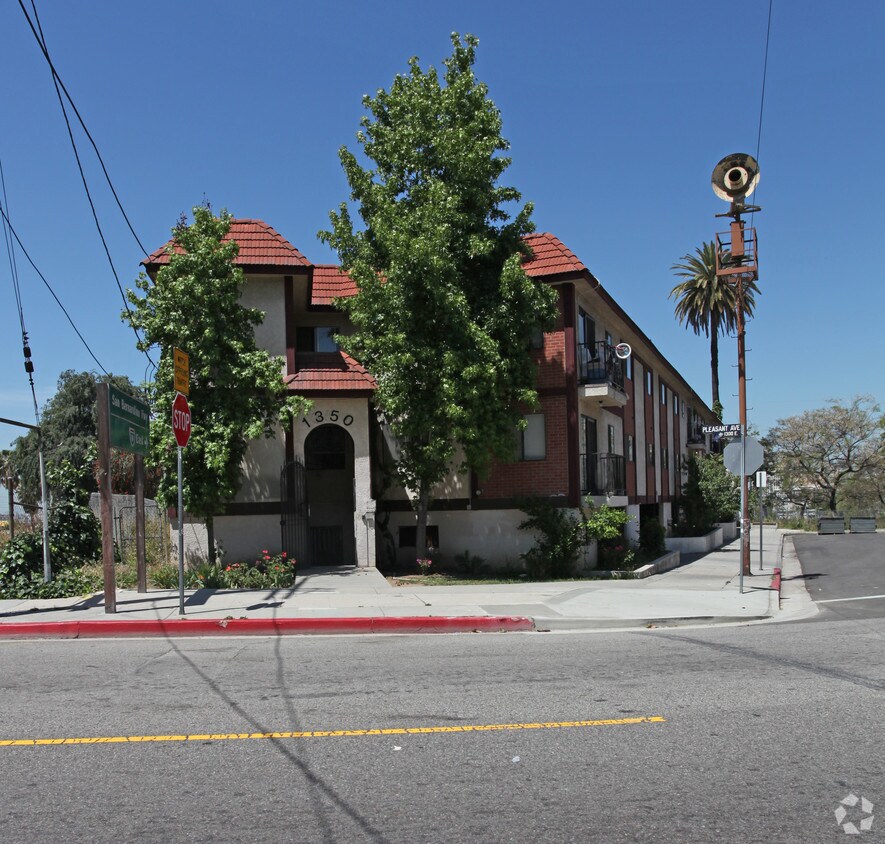 Building Photo - 1350 Pleasant Ave